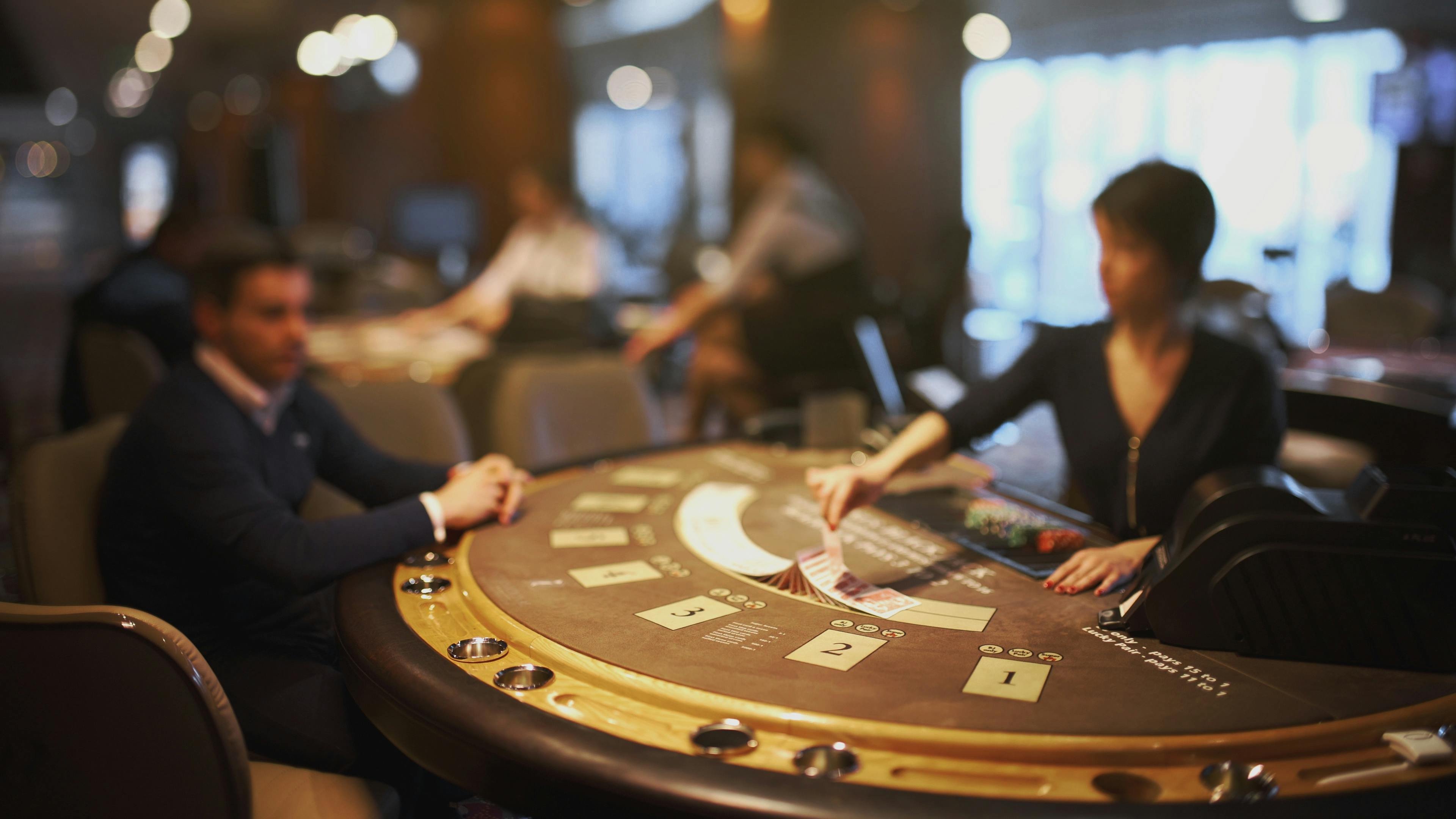 Player hand view in Ceme online showing two cards